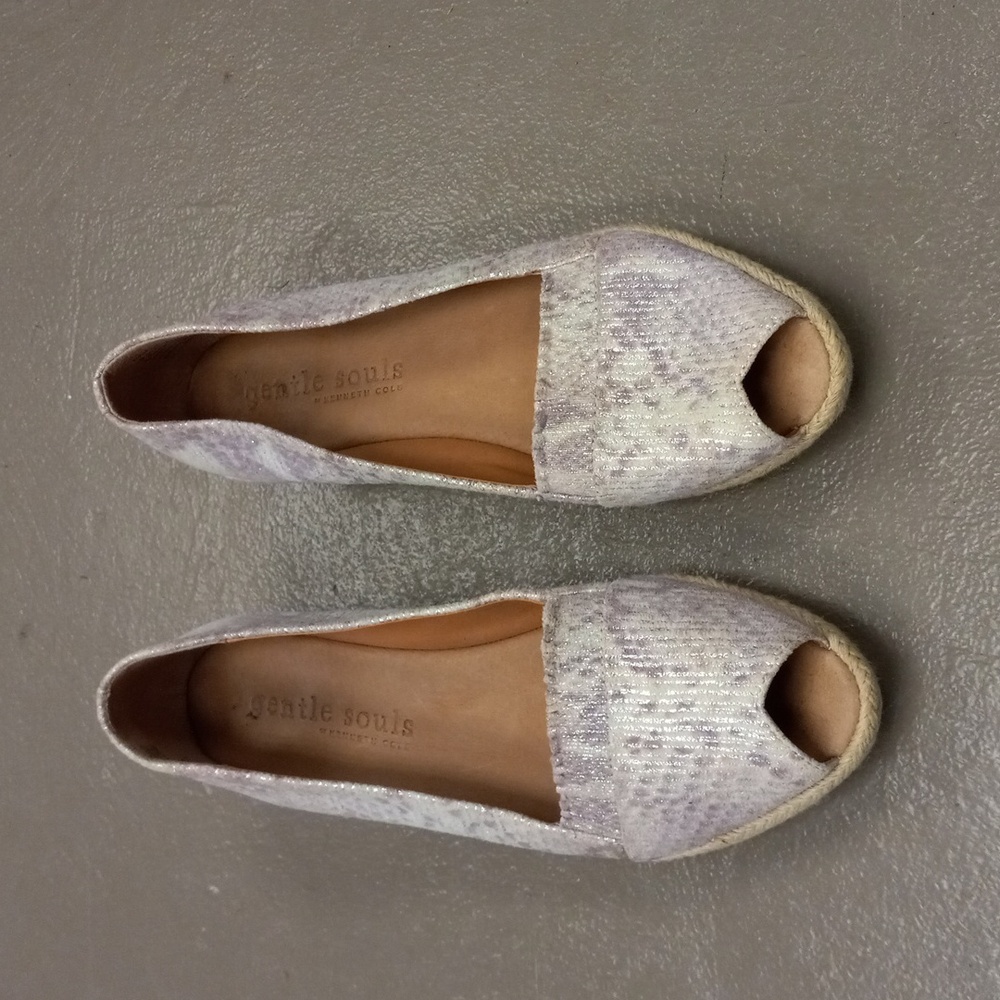 Gentle Souls by Kenneth Cole Cream& Lavender with Silver Shimmer Open Toe Wedges